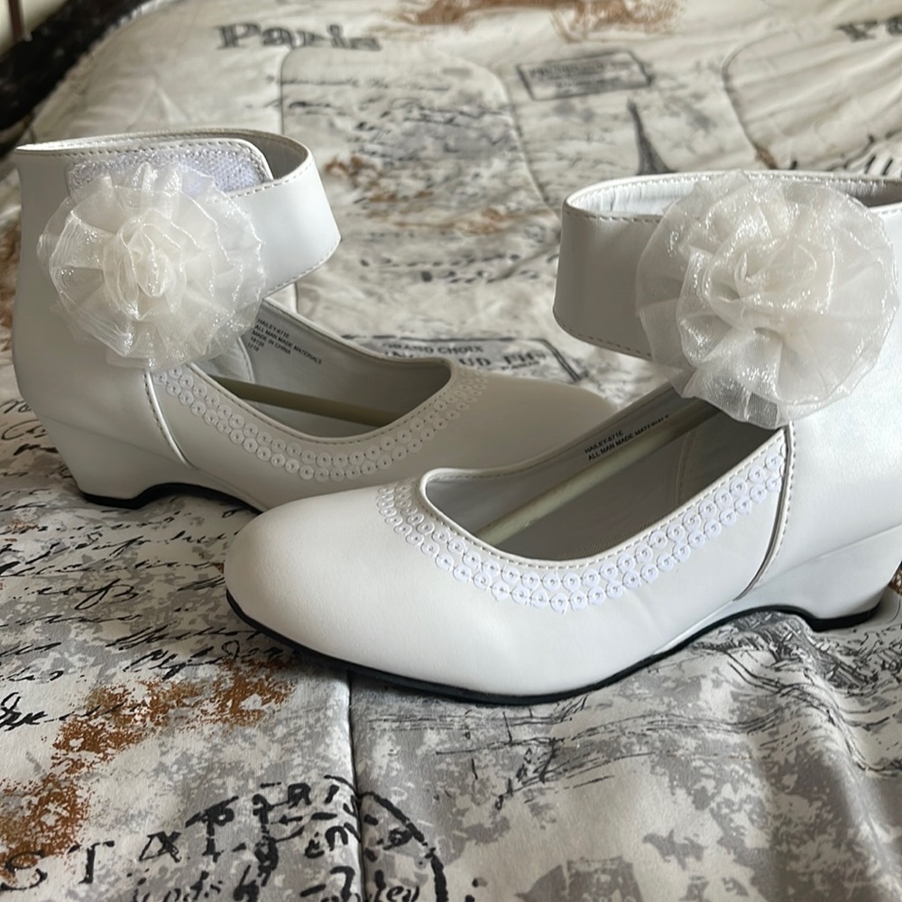 Some cute white high heels !never worn